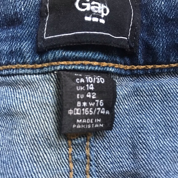 Gap shorts with cuff. 10/30. - Picture 2 of 3